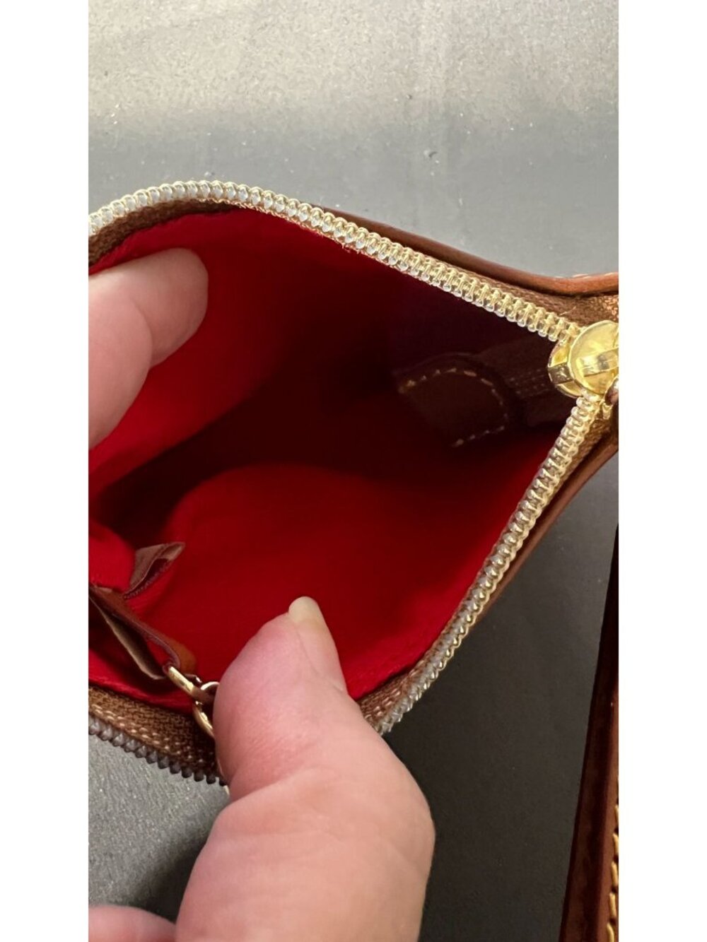 Dooney & Bourke Zippered Red Leather Wristlet With Keychain - Picture 4 of 5